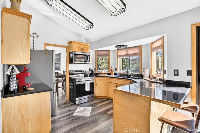 625 San Benito, Lake Arrowhead, CA 92352
