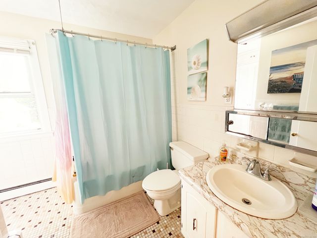 46 Glenwood Street, Manchester, CT 06040