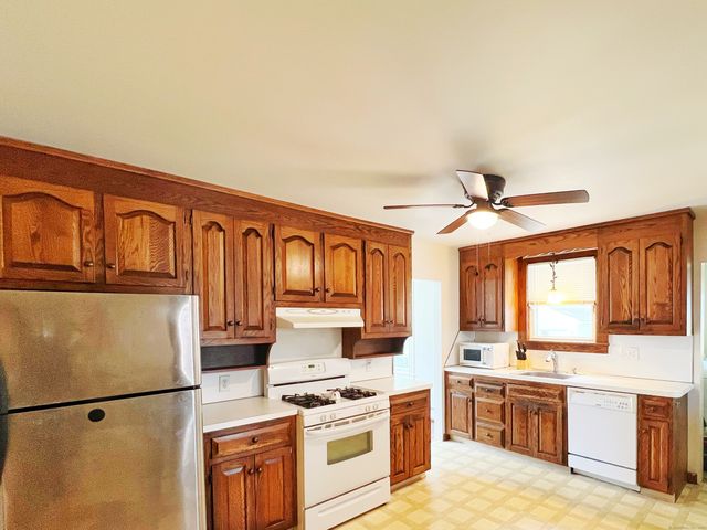 46 Glenwood Street, Manchester, CT 06040
