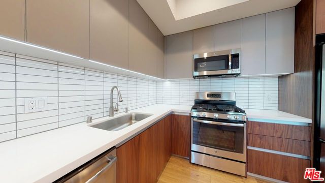 938 S ORANGE GROVE Avenue 101, Los Angeles, CA 90036