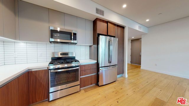 938 S ORANGE GROVE Avenue 101, Los Angeles, CA 90036