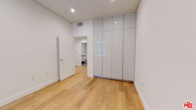 938 S ORANGE GROVE Avenue 101, Los Angeles, CA 90036