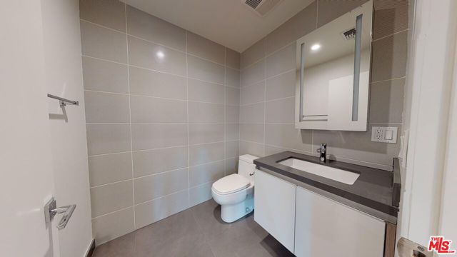 938 S ORANGE GROVE Avenue 101, Los Angeles, CA 90036