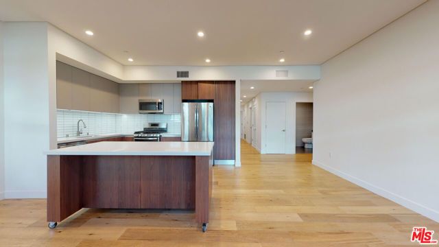 938 S ORANGE GROVE Avenue 101, Los Angeles, CA 90036