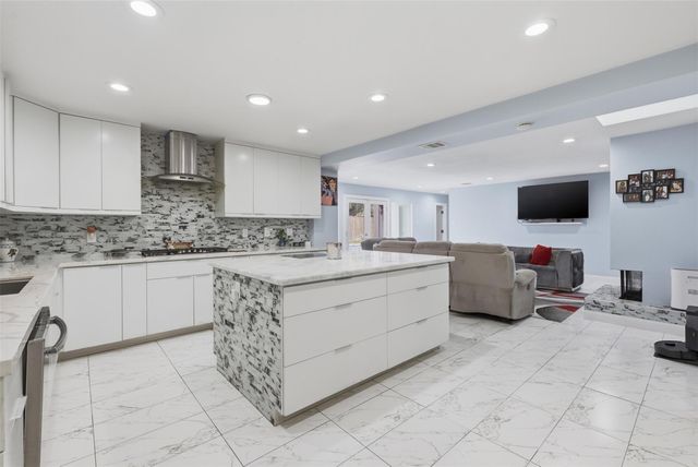 5323 S Braeswood Boulevard, Houston, TX 77096
