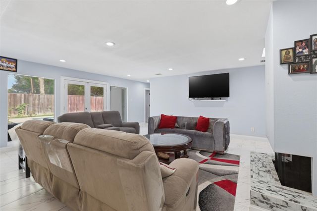 5323 S Braeswood Boulevard, Houston, TX 77096