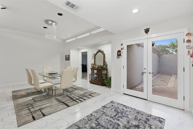 5323 S Braeswood Boulevard, Houston, TX 77096