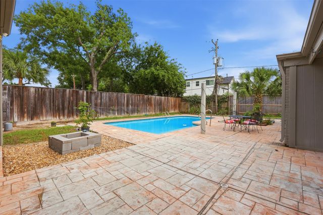 5323 S Braeswood Boulevard, Houston, TX 77096