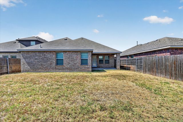 2136 Erika Lane, Forney, TX 75126