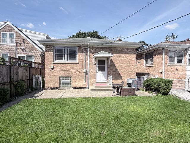 4625 S Komensky Avenue, Chicago, IL 60632