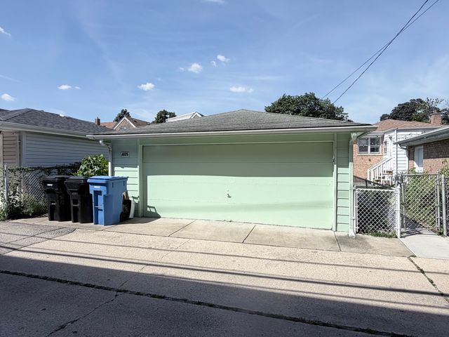 4625 S Komensky Avenue, Chicago, IL 60632
