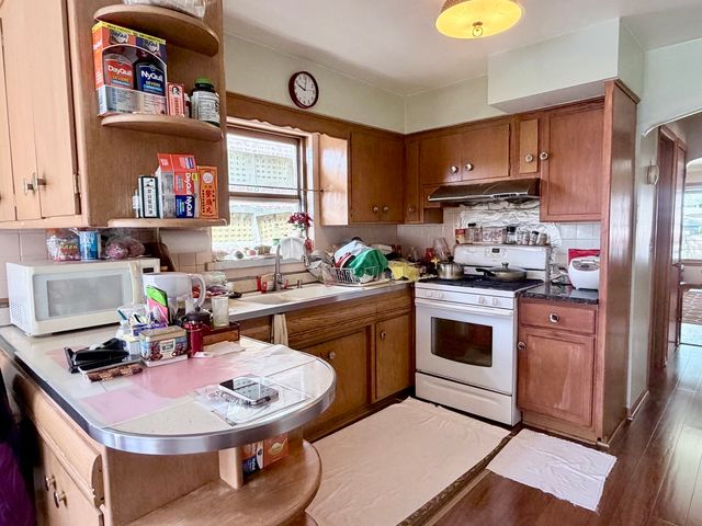 4625 S Komensky Avenue, Chicago, IL 60632