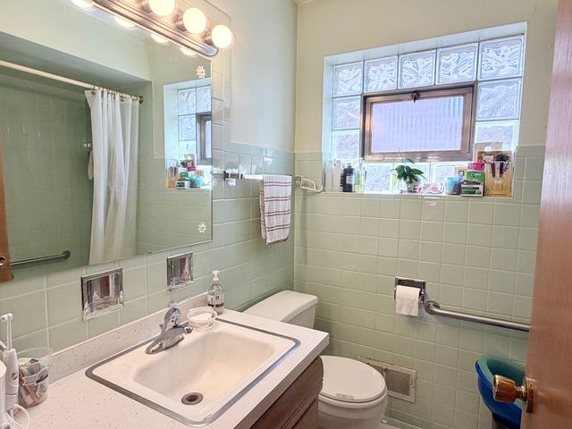 4625 S Komensky Avenue, Chicago, IL 60632