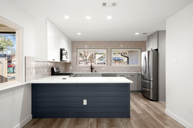 9717 Anderson Village DR, Austin, TX 78729