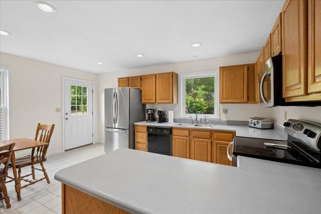 240 Sandown Road, Chester, NH 03036