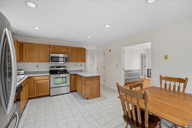 240 Sandown Road, Chester, NH 03036