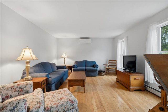 240 Sandown Road, Chester, NH 03036