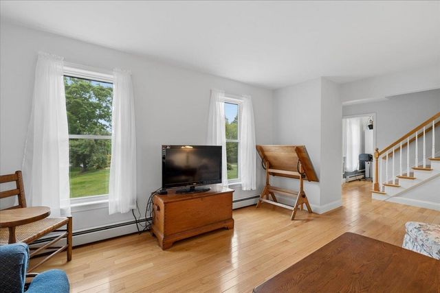 240 Sandown Road, Chester, NH 03036