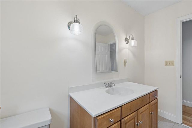 240 Sandown Road, Chester, NH 03036