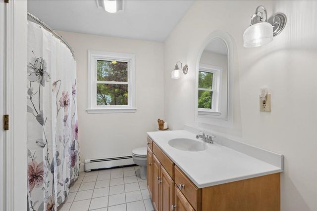 240 Sandown Road, Chester, NH 03036