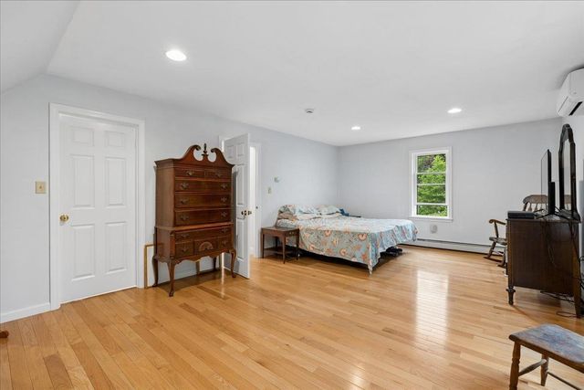 240 Sandown Road, Chester, NH 03036