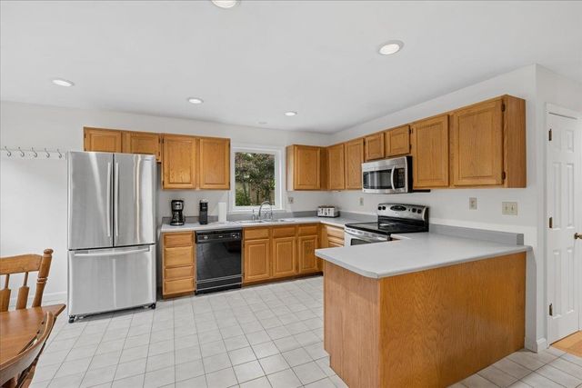 240 Sandown Road, Chester, NH 03036