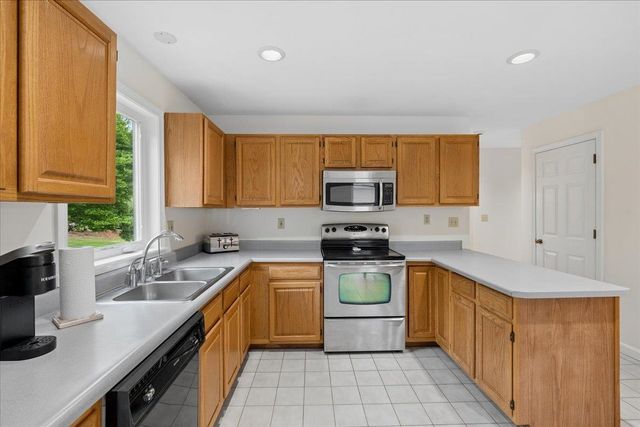 240 Sandown Road, Chester, NH 03036