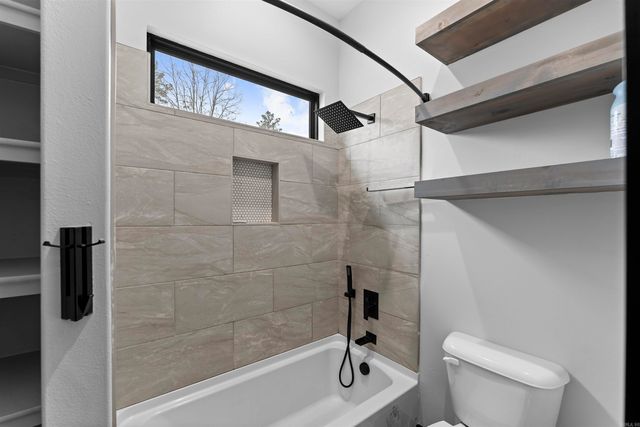 2065 Canyon Creek Parkway, Benton, AR 72019