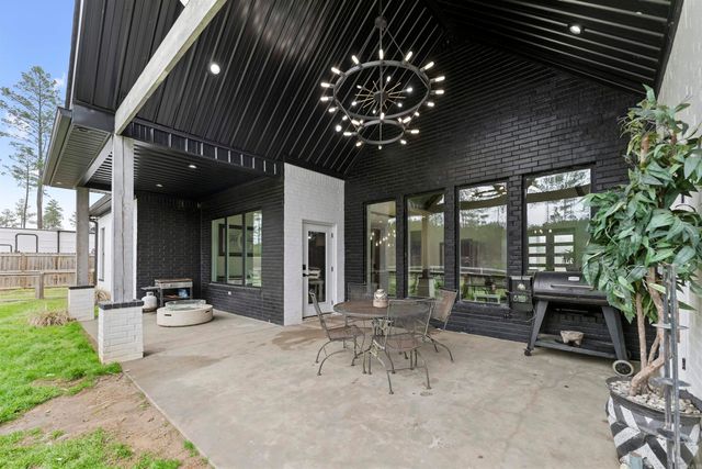 2065 Canyon Creek Parkway, Benton, AR 72019