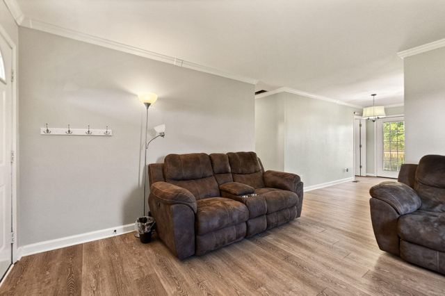 296 Blue Lake Drive, Berea, KY 40403