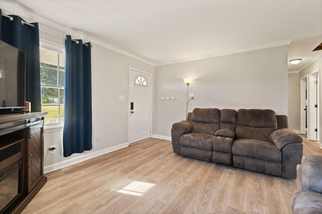 296 Blue Lake Drive, Berea, KY 40403