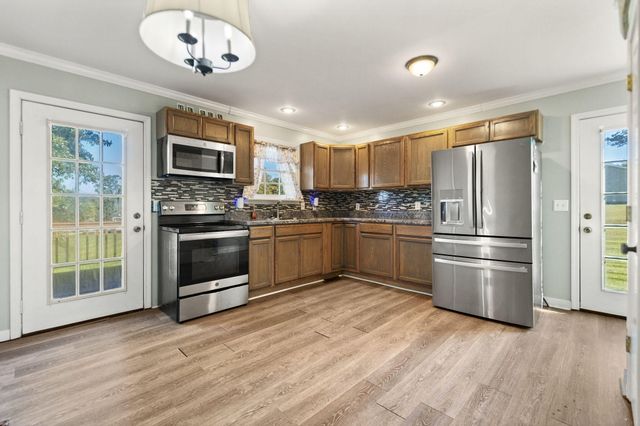 296 Blue Lake Drive, Berea, KY 40403