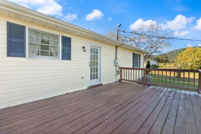 296 Blue Lake Drive, Berea, KY 40403