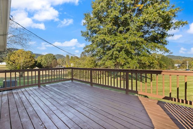 296 Blue Lake Drive, Berea, KY 40403