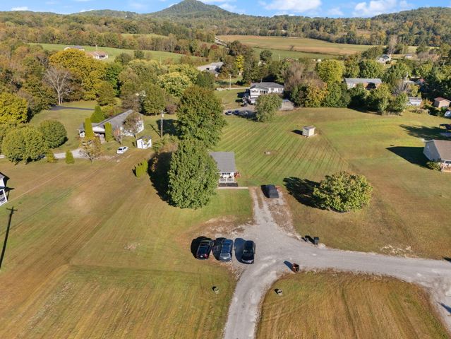 296 Blue Lake Drive, Berea, KY 40403