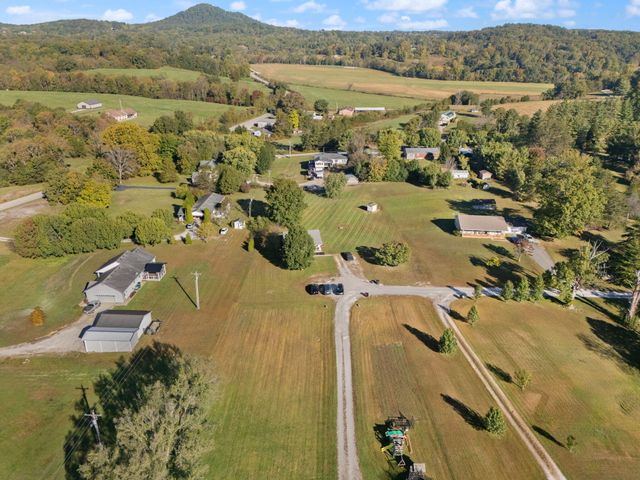 296 Blue Lake Drive, Berea, KY 40403