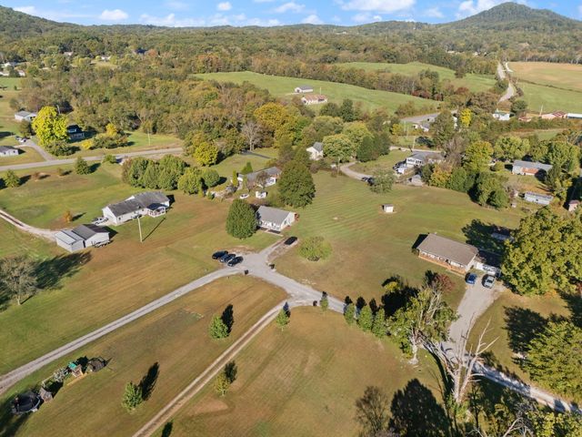 296 Blue Lake Drive, Berea, KY 40403