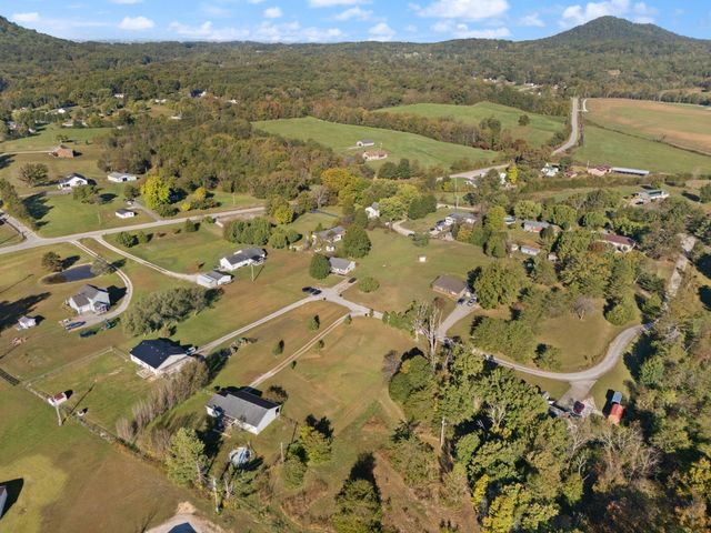 296 Blue Lake Drive, Berea, KY 40403