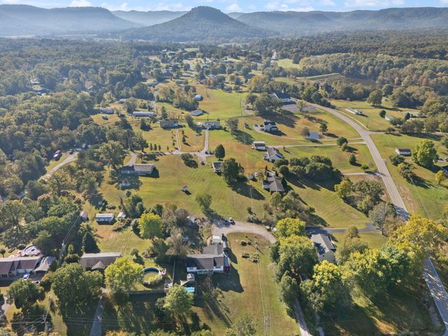 296 Blue Lake Drive, Berea, KY 40403