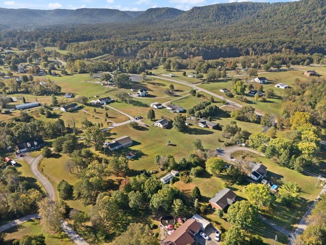 296 Blue Lake Drive, Berea, KY 40403