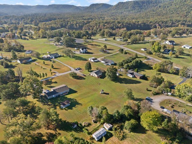 296 Blue Lake Drive, Berea, KY 40403