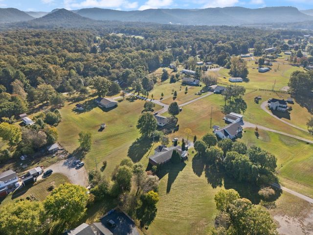 296 Blue Lake Drive, Berea, KY 40403