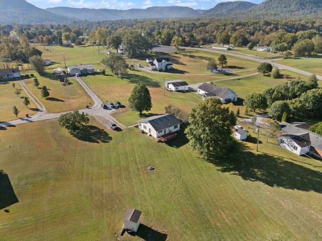 296 Blue Lake Drive, Berea, KY 40403