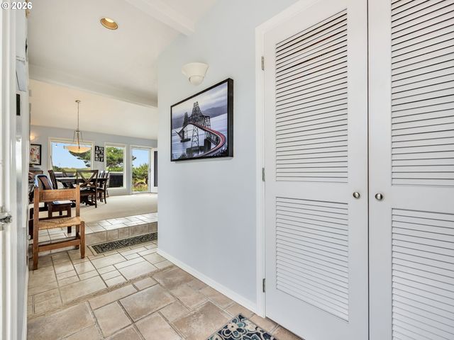 89742 OCEAN Dr, Warrenton, OR 97146