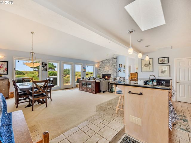 89742 OCEAN Dr, Warrenton, OR 97146