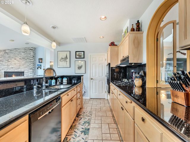 89742 OCEAN Dr, Warrenton, OR 97146