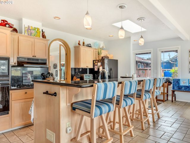 89742 OCEAN Dr, Warrenton, OR 97146