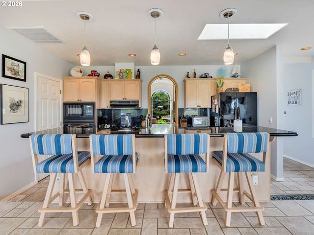 89742 OCEAN Dr, Warrenton, OR 97146