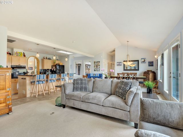 89742 OCEAN Dr, Warrenton, OR 97146