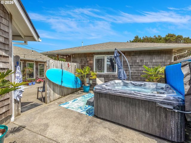 89742 OCEAN Dr, Warrenton, OR 97146